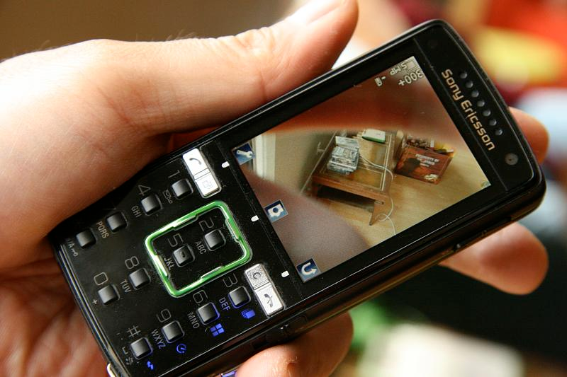 Illustration for article titled Lightning Review: Sony Ericsson K850i CyberShot Phone (Verdict: Almost Usable, But Not Quite)